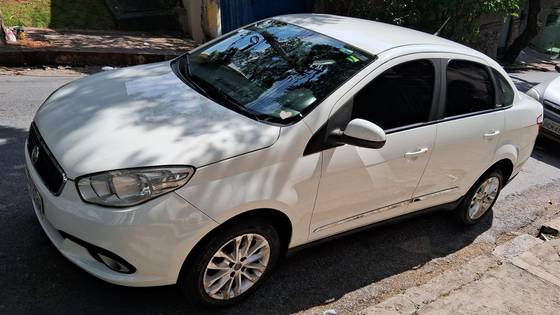FIAT GRAND SIENA 1.4 MPI ATTRACTIVE 8V FLEX 4P MANUAL FIAT GRAND SIENA 1.4 MPI ATTRACTIVE 8V FLEX 4P MANUAL